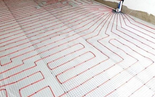 對于水地暖和電地暖相比哪個更好？還是得看健康安全性吧？