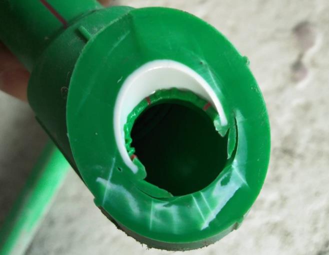 PPR沒有焊成雙眼皮會(huì)漏水嗎？截?cái)嗪笪艺痼@了！