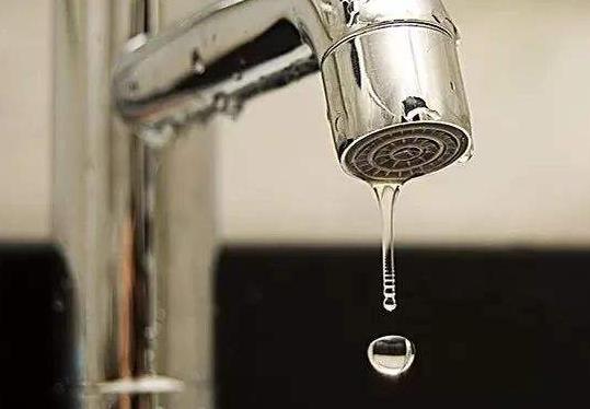 整棟樓就我家沒水？家里停水有哪幾種原因？