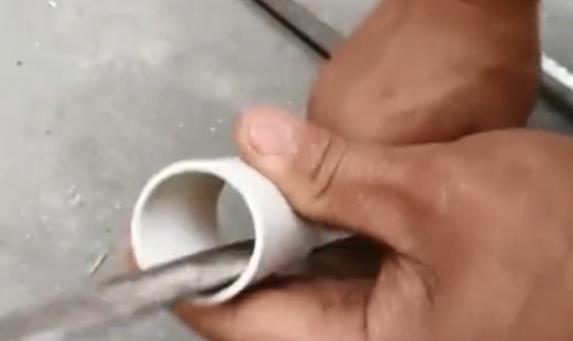 pvc管中間斷了拼接視頻分享，這個(gè)思路還是比較實(shí)用的！