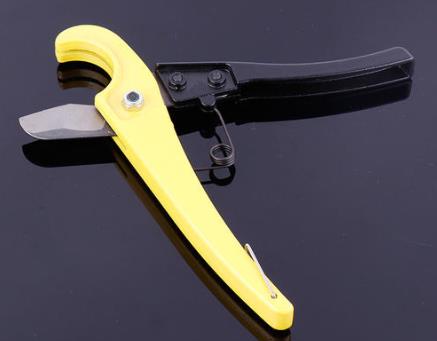 水管快剪好還是專業(yè)剪好？最大的區(qū)別就是只是這點(diǎn)