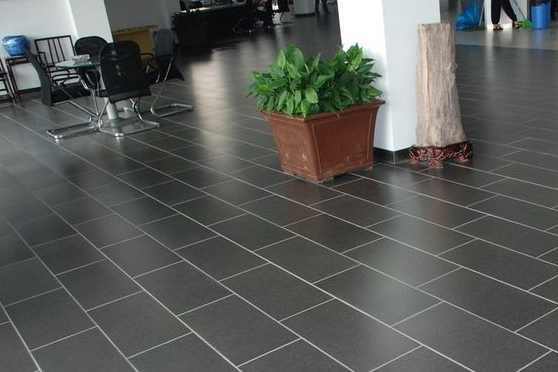 地暖上面鋪什么好？是選擇地板呢？還是瓷磚呢？