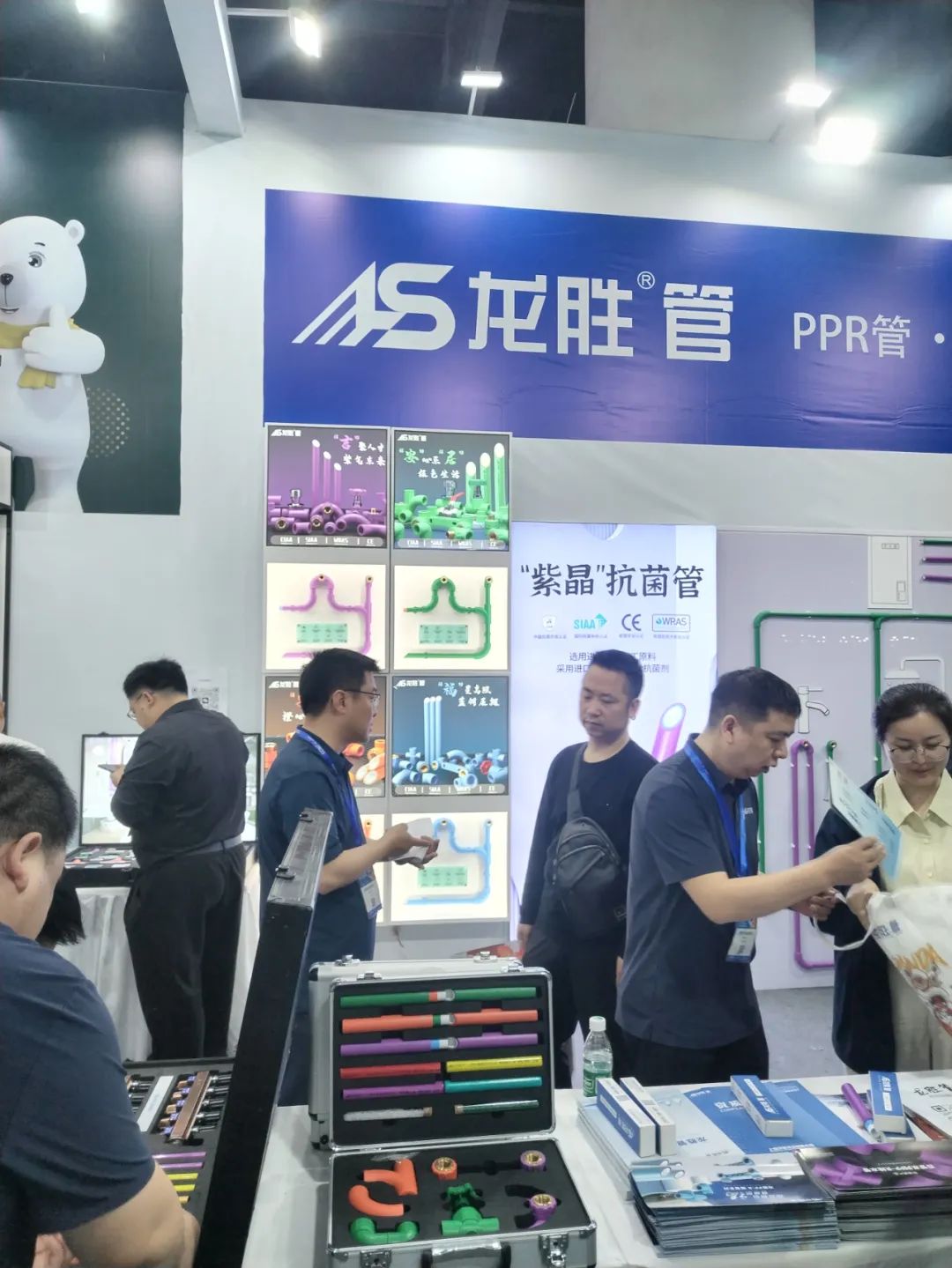 龍勝管2025成都建博會(huì)：用科技重塑健康，以藝術(shù)定義未來(lái)