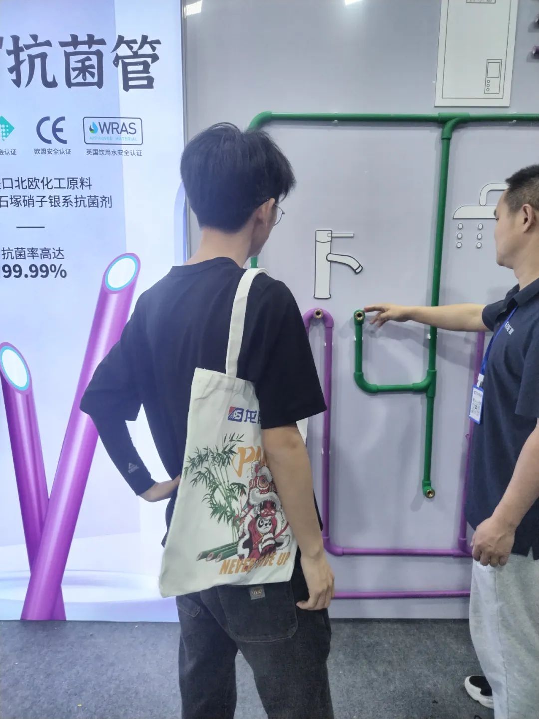 龍勝管2025成都建博會(huì)：用科技重塑健康，以藝術(shù)定義未來(lái)